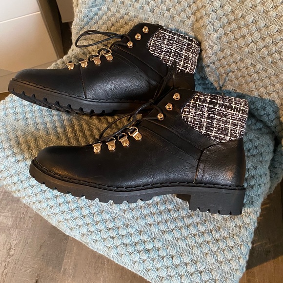 JustFab Shoes - ❤️‍🔥2/20$ JustFab black&white bootie